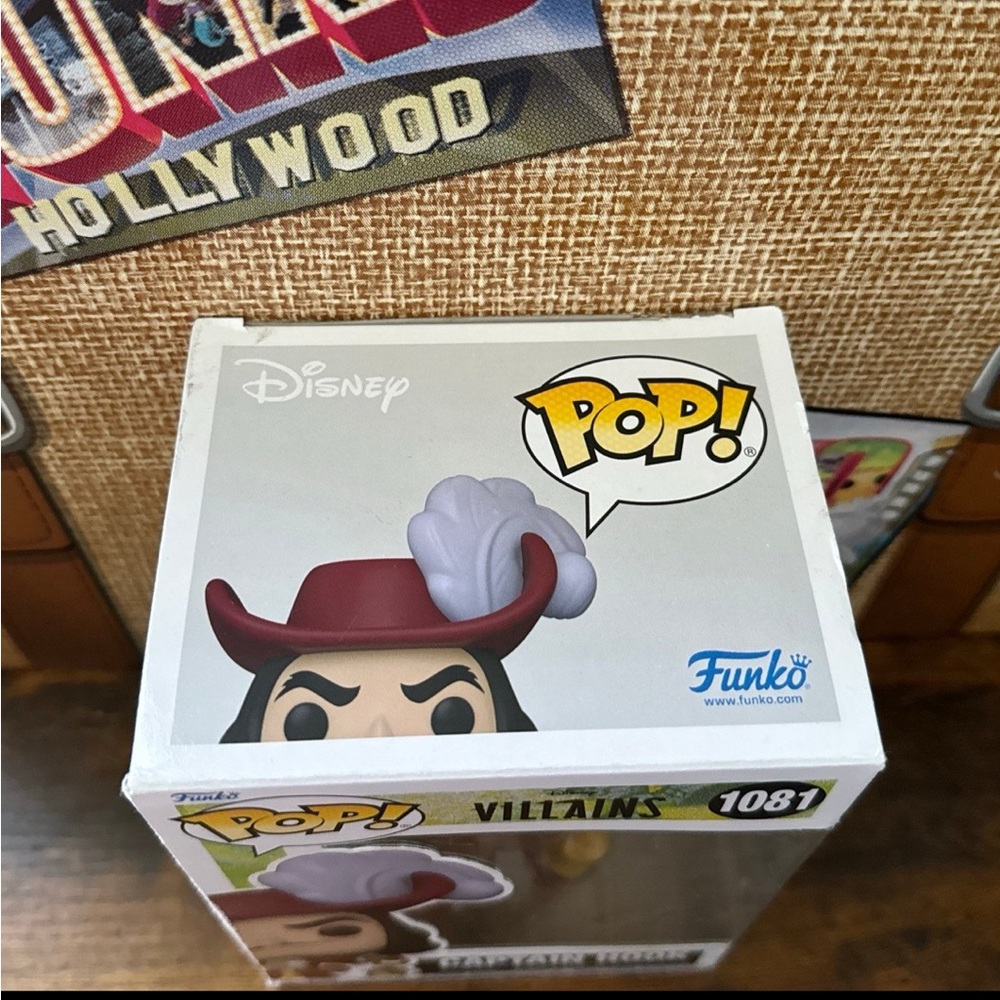 Funko Pop! Vinyl: Disney - Captain
Hook #1081 - Picture 5 of 5